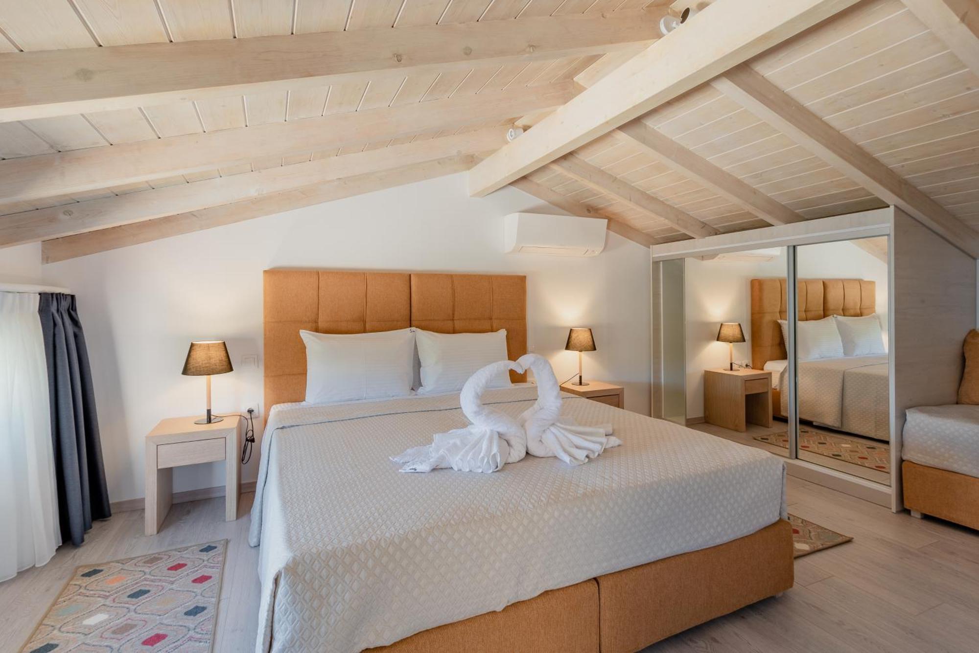 Swans Luxury Homes Kommeno  Room photo